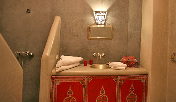 Riad l Oiseau du Paradis — Bathroom
