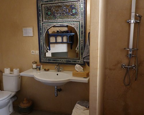 Riad le Coq Berbere — Bathroom