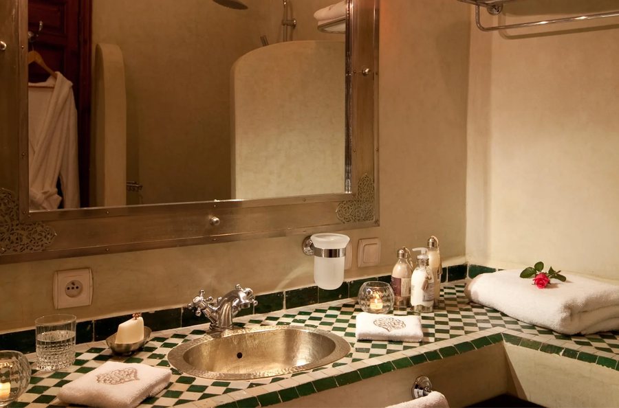 Riad Les Bougainvilliers — Bathroom