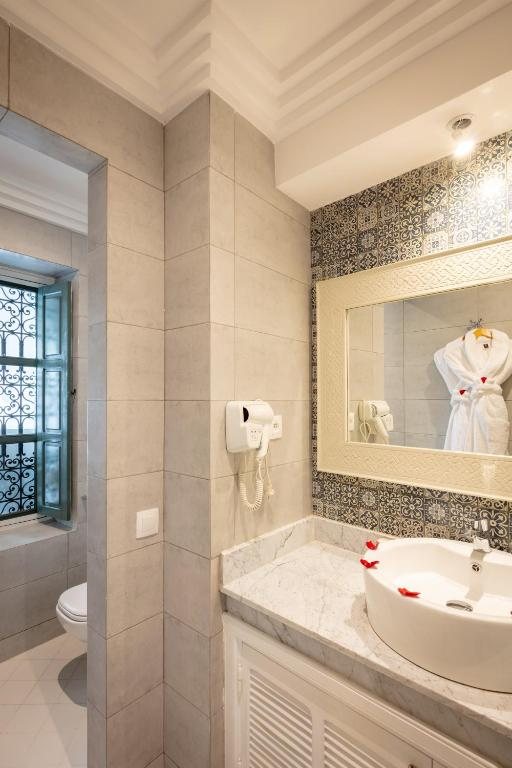 Riad Les Remparts De La Kasbah — Bathroom