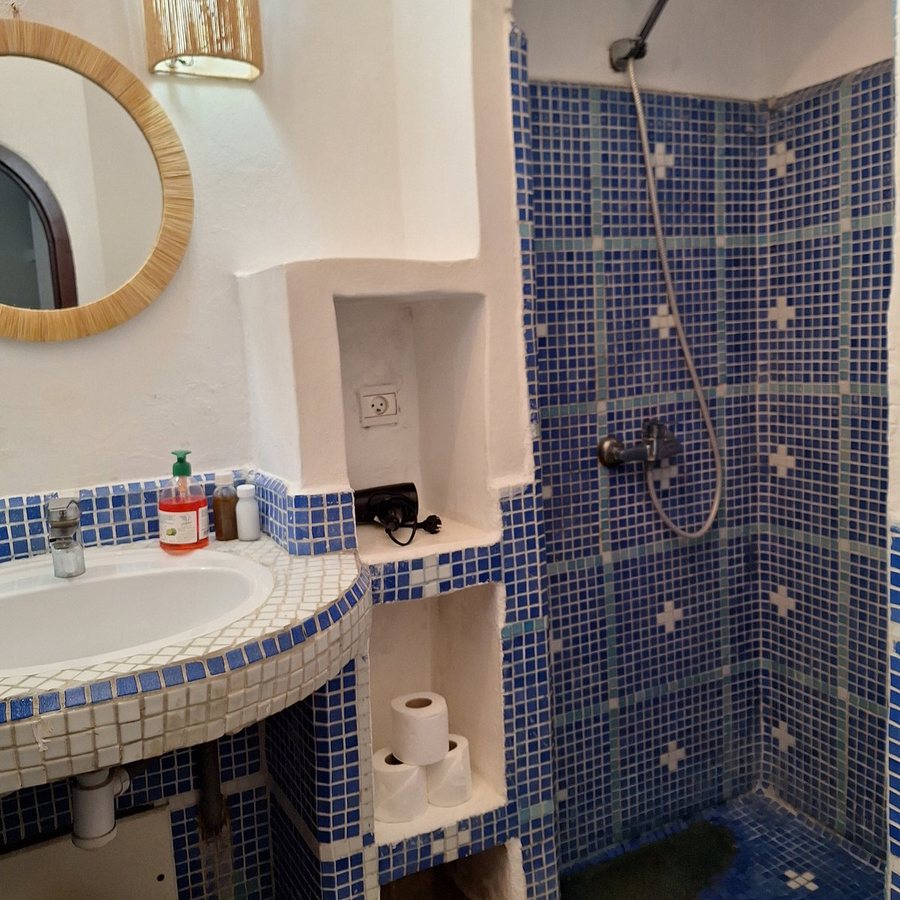 Riad Nur Tours — Bathroom
