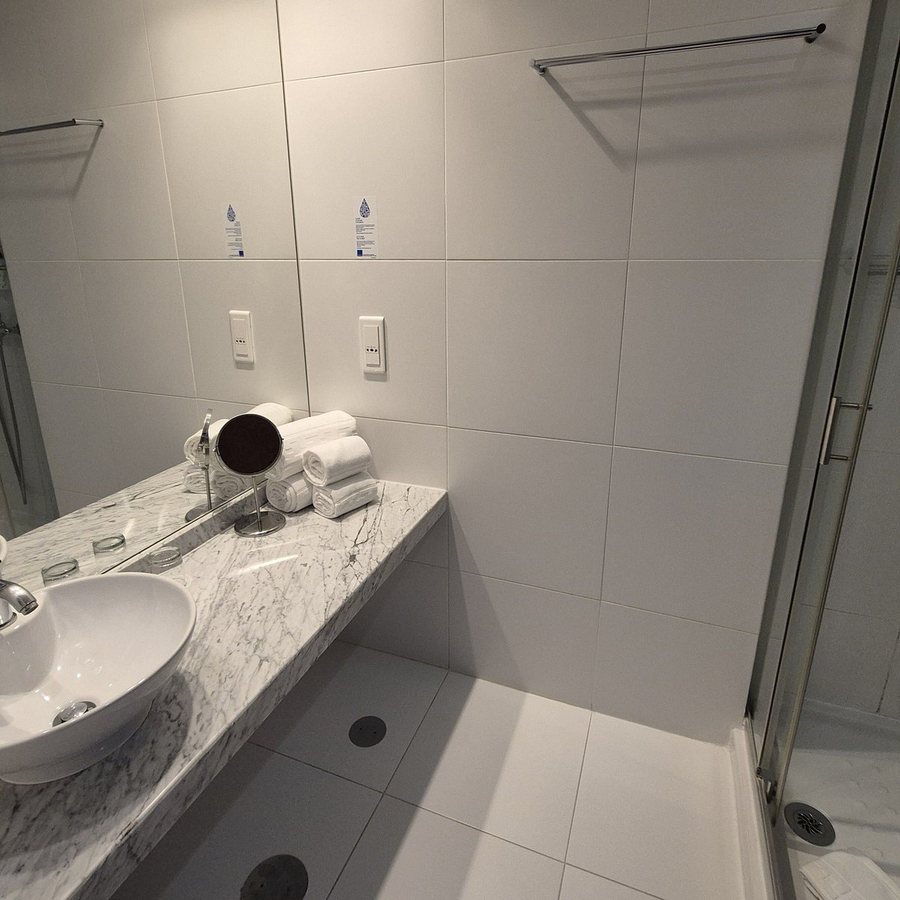 Ribeira Do Porto Hotel — Bathroom