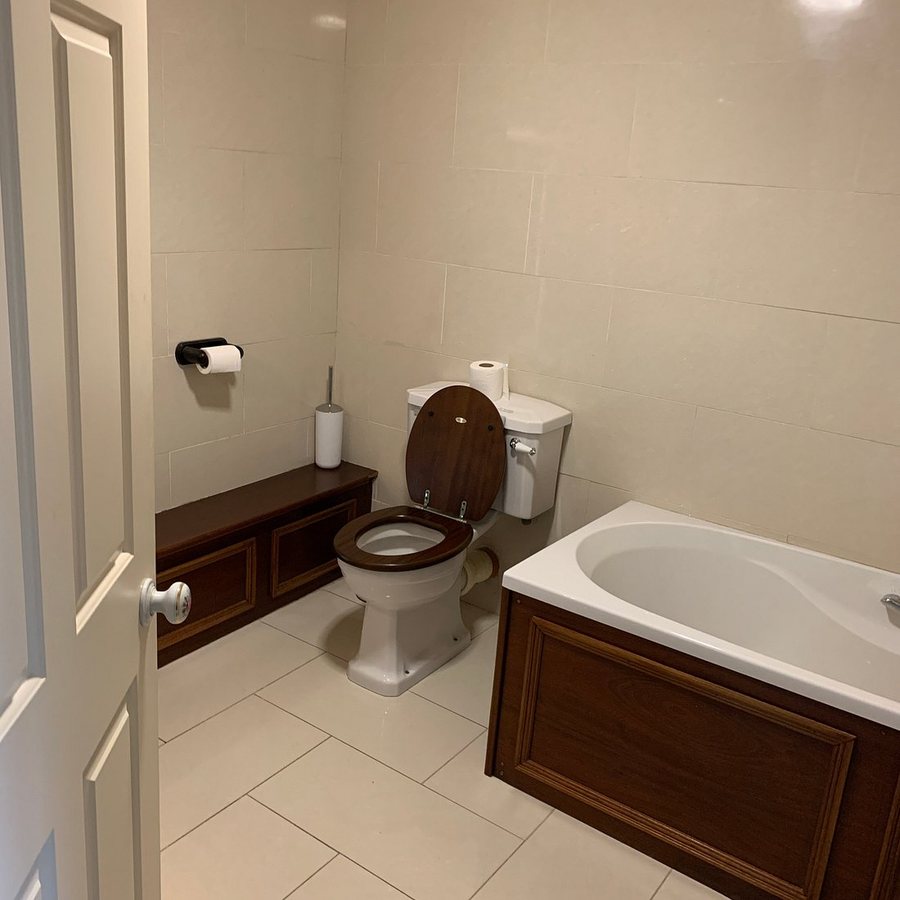 Richmond Country House Restaurant — Bathroom