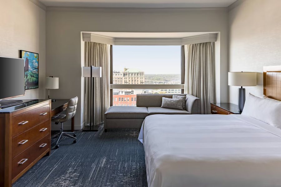 Richmond Marriott — Guest room