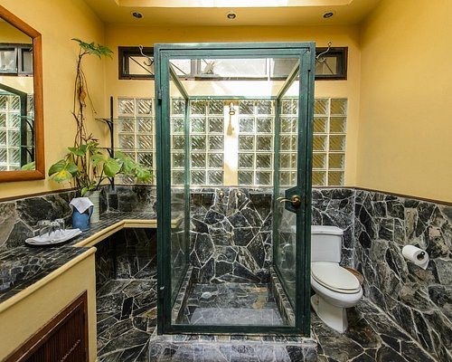 Rico Resort Chiang Kham — Bathroom