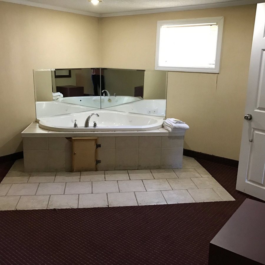 Ridgeview Motor Inn — Bathroom