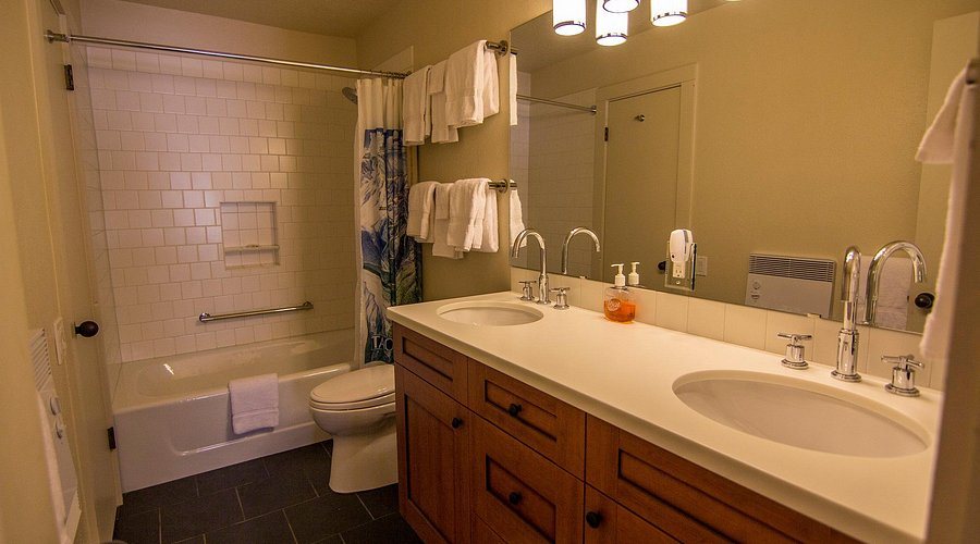 Rio Hondo Condominiums — Bathroom