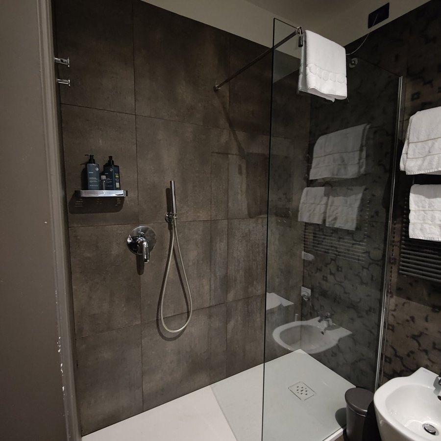 Riva Del Vin Boutique Hotel — Bathroom