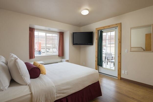River Canyon Lodge — Guest room