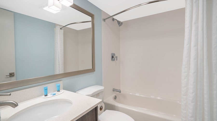 River Edge Inn Gatlinburg Tennessee — Bathroom