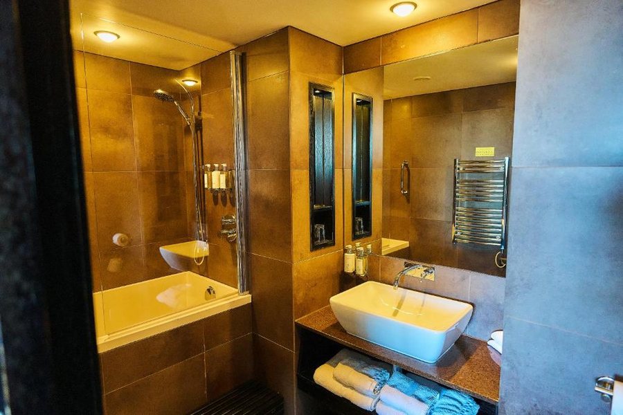 River Hotel of Southport — Bathroom