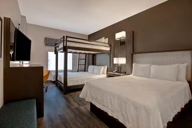 River Inn Motel — Guest room