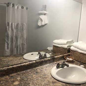 River Road Motel — Bathroom