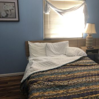 River Road Motel — Guest room