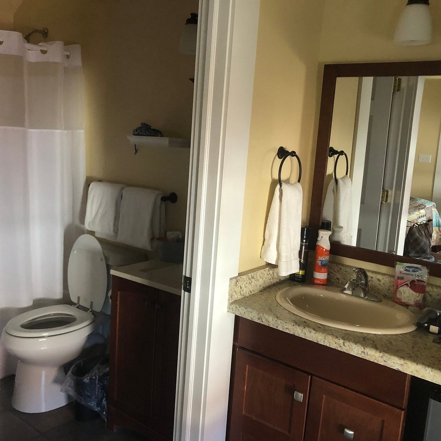 River Rock Cottages — Bathroom