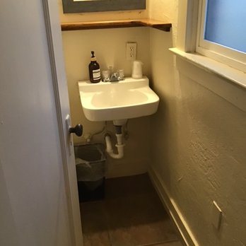 River Rock Inn — Bathroom