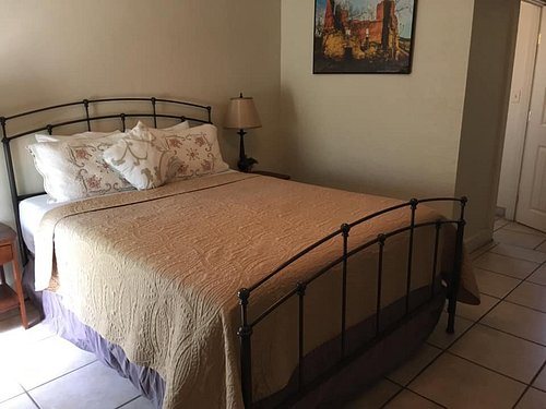 River Rock Inn — Guest room