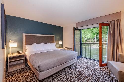 River s Edge Motel — Guest room