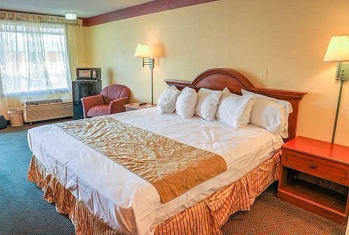 River Side Inn — Guest room