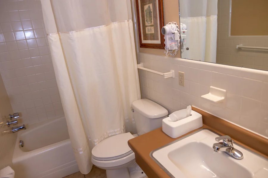 River Terrace Inn — Bathroom