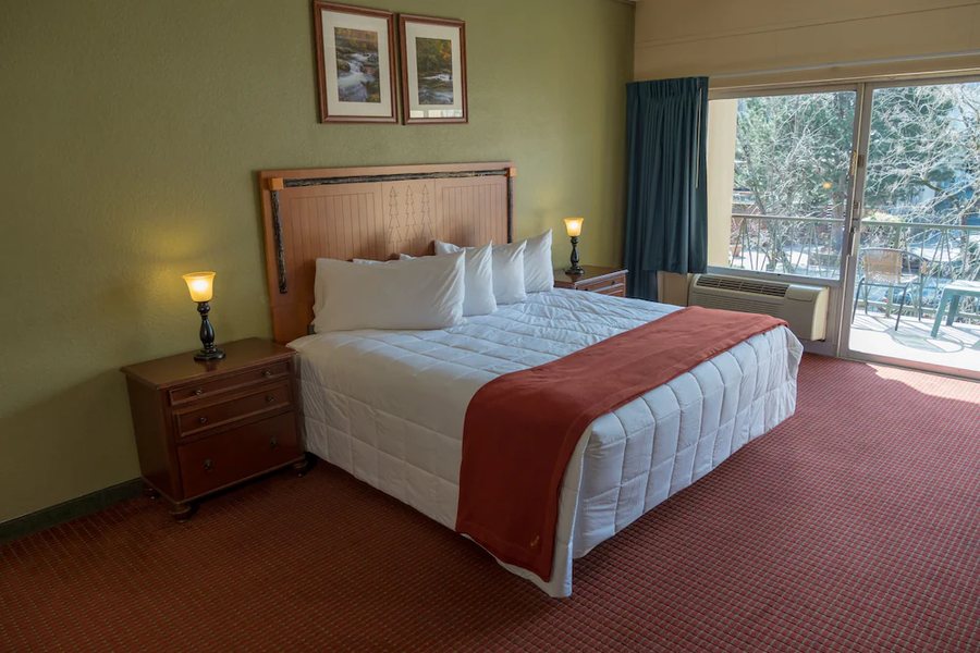 River Terrace Resort and Convention Center — Guest room