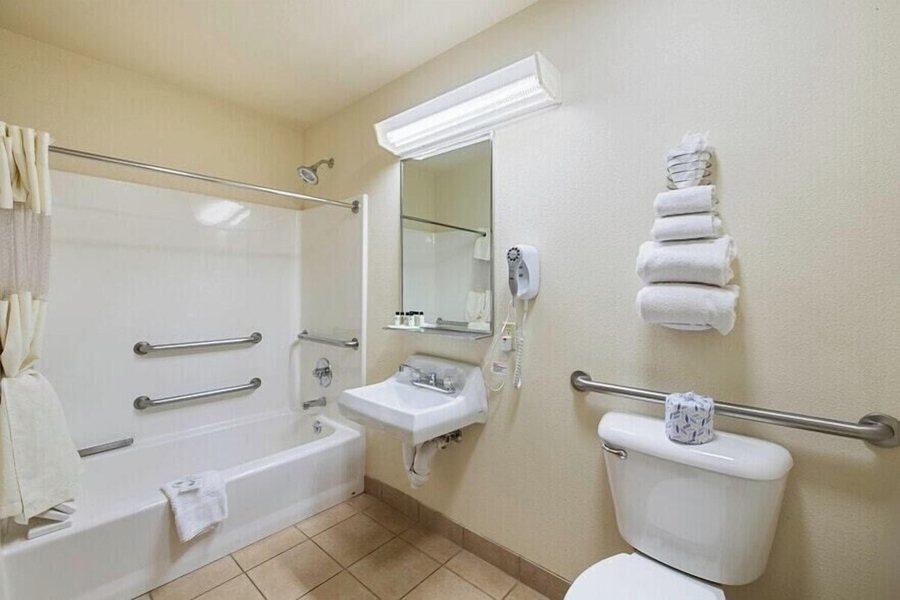Rivera Lodge — Bathroom