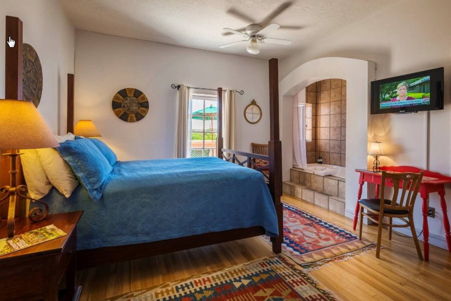 Riverbend Hot Springs — Guest room