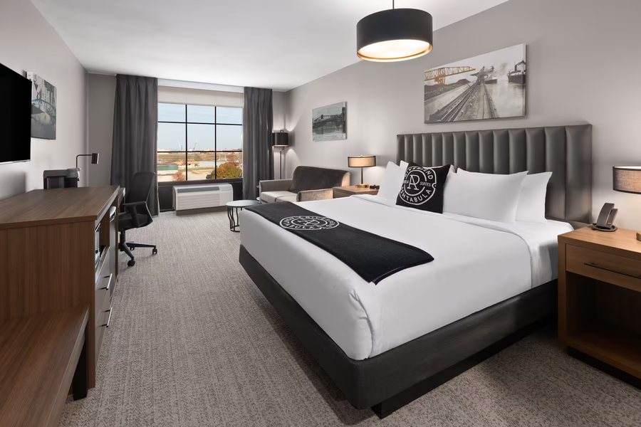Riverbend Hotel and Suites Trademark Collection by Wyndham — Guest room