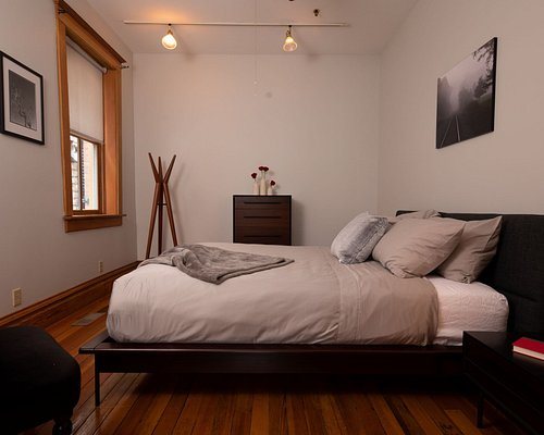 Riverboat Suites — Guest room