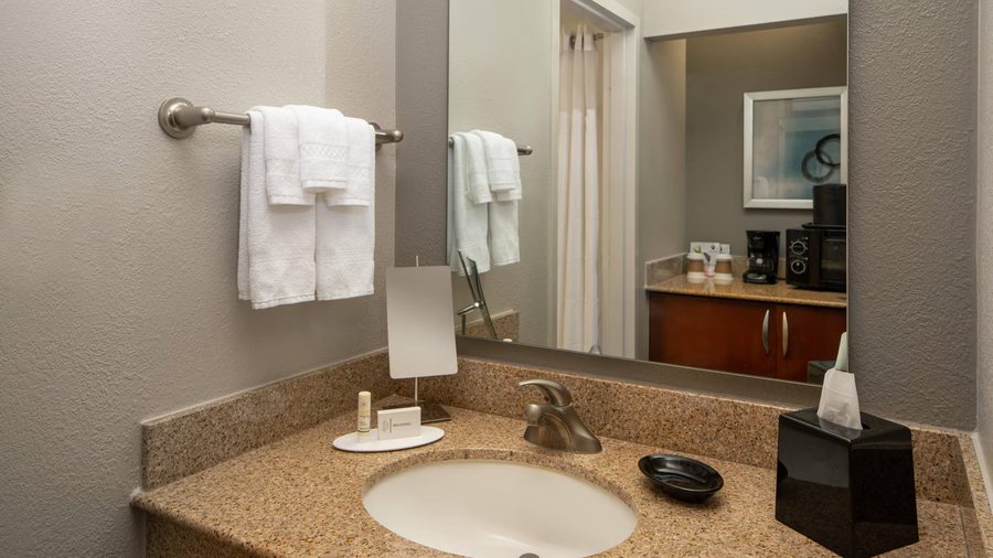 Riverdale Inn — Bathroom