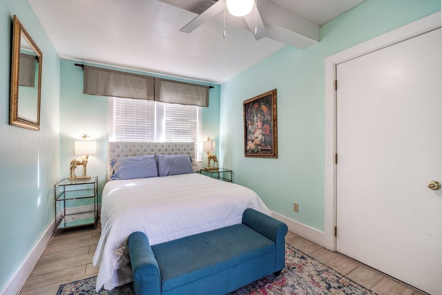 Riverdale Inn — Guest room