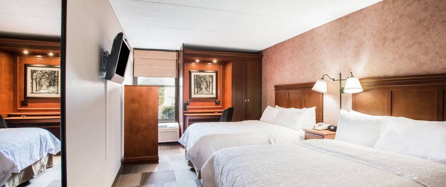 Riverdale Inn — Guest room