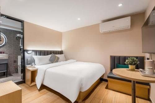 Riverdale Residence Xintiandi Shanghai — Guest room