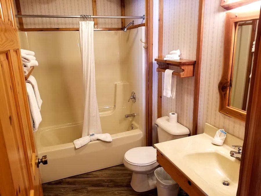 Riveredge Resort — Bathroom