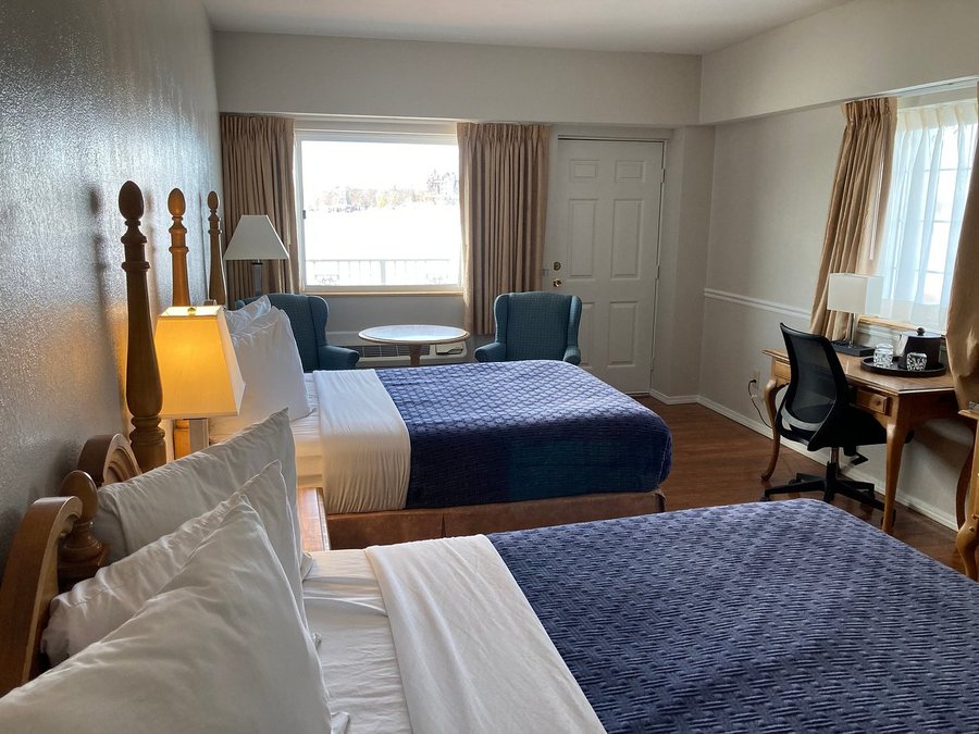 Riveredge Resort — Guest room
