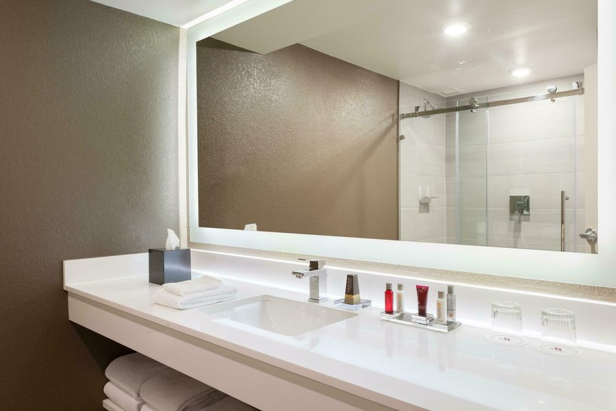 Riverfront Hotel — Bathroom
