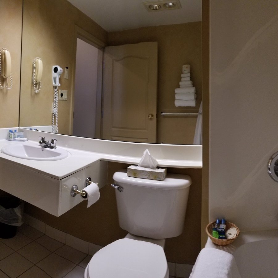 Riverhouse by Weekender Peterborough New Hampshire — Bathroom
