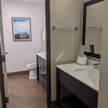 Riverhouse Lodge — Bathroom