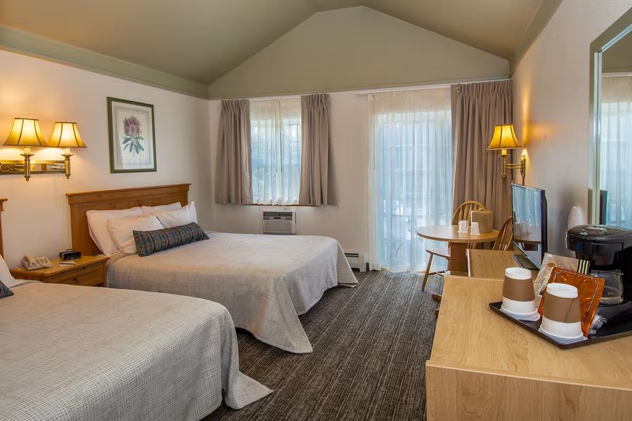 Rivers Edge Resort — Guest room
