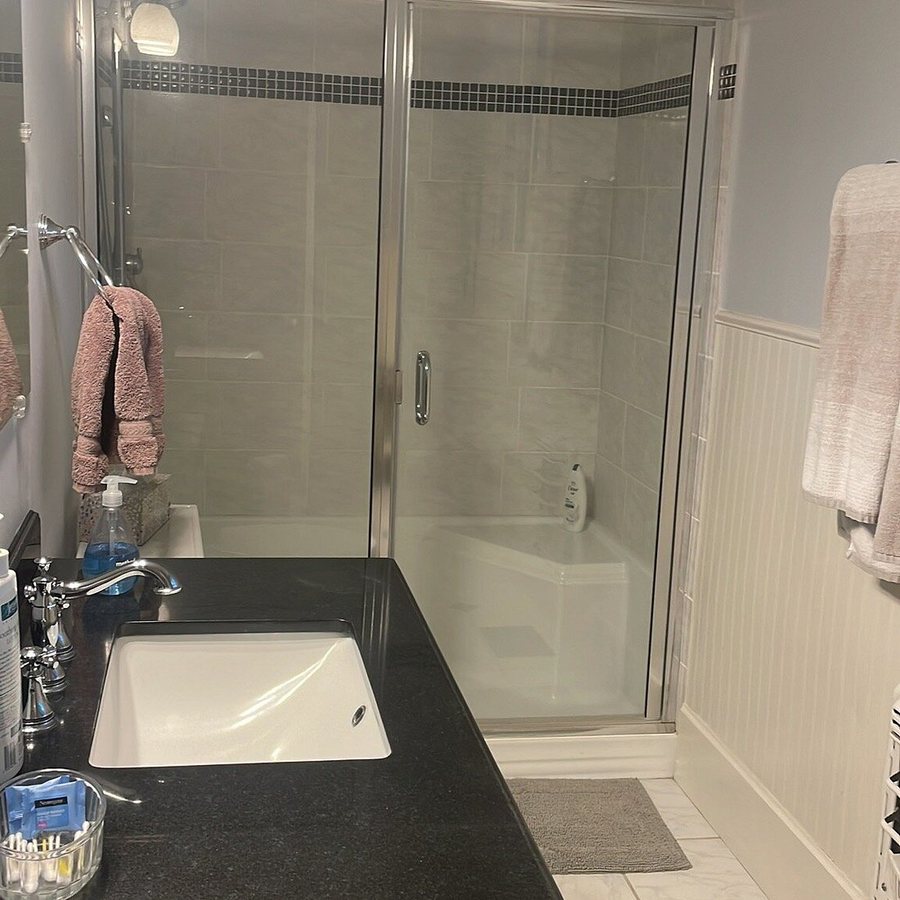 Riverside Bed and Breakfast — Bathroom