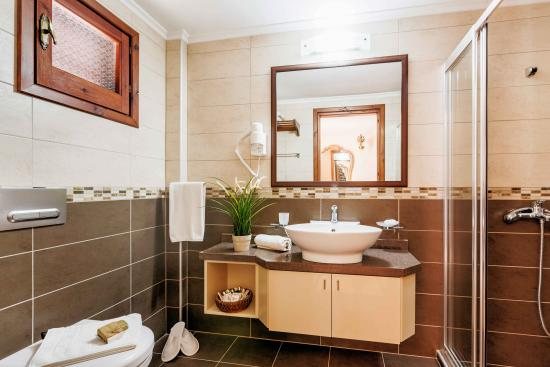 Riverside Garden Resort Hotel — Bathroom