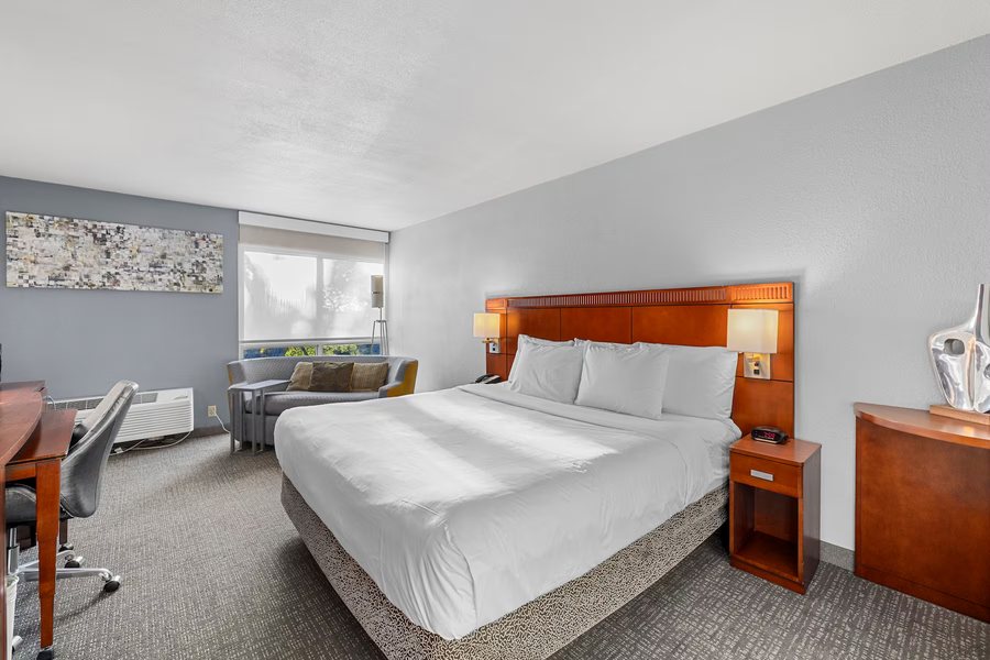 Riverside Hotel — Guest room