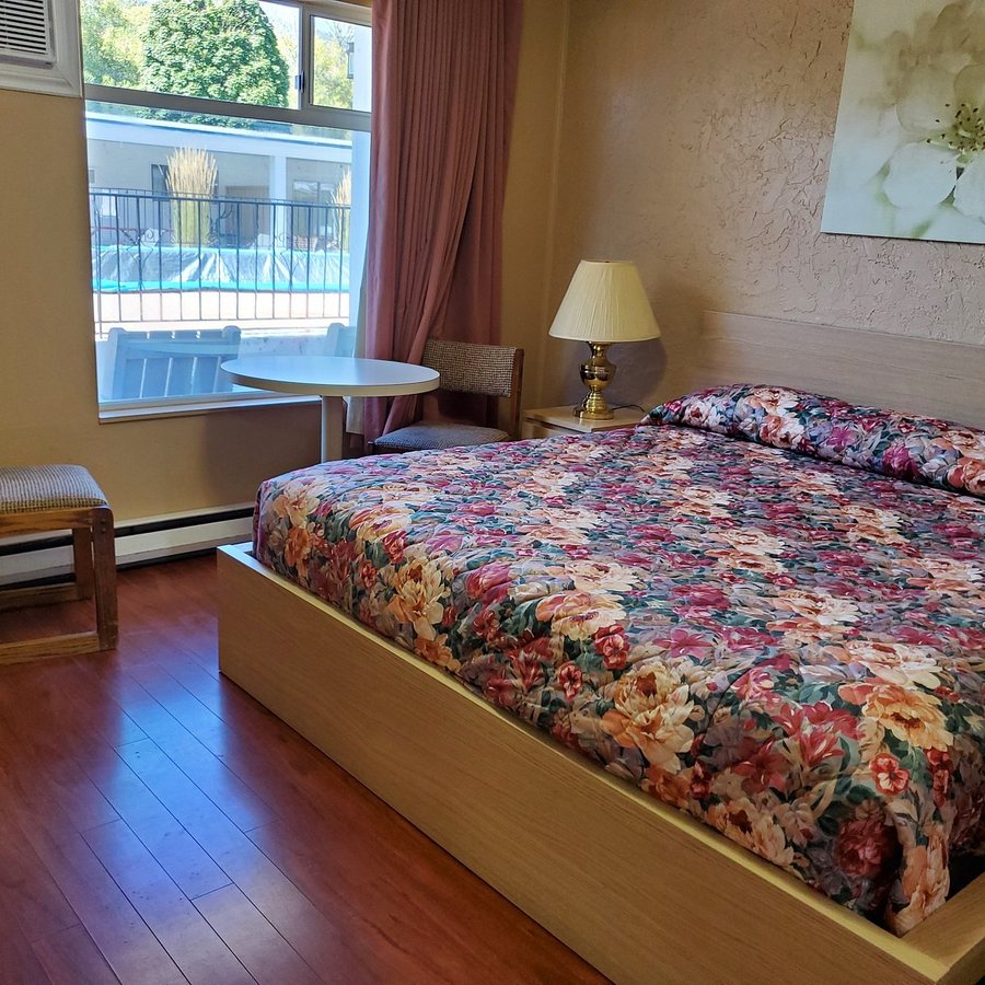 Riverside Motel — Guest room