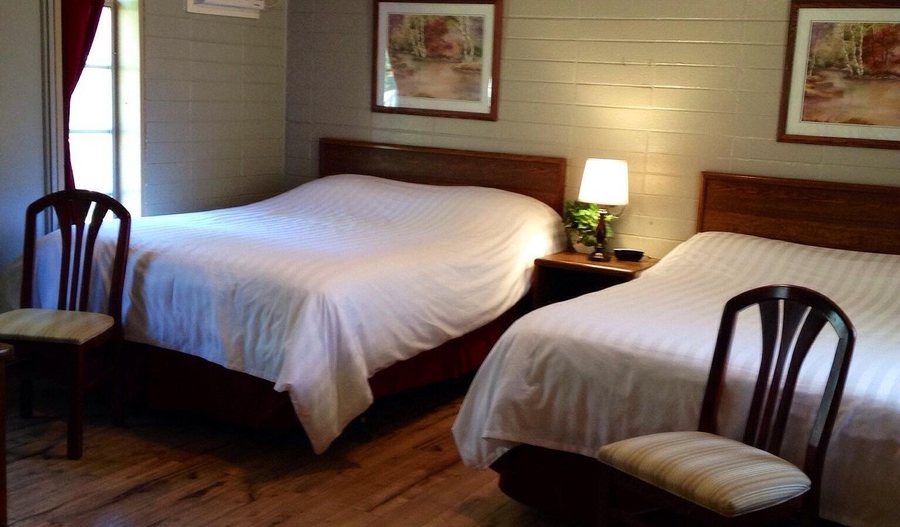 Riverstone Lodge — Guest room