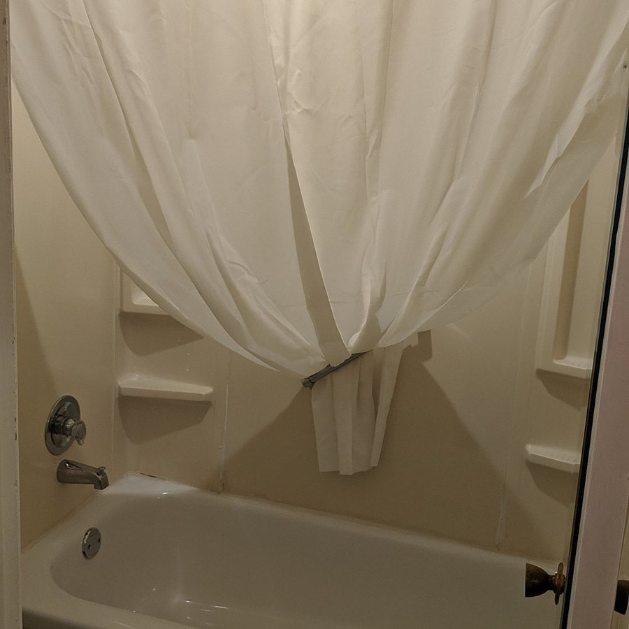 Riverview Cabins Mammoth Spring Arkansas — Bathroom