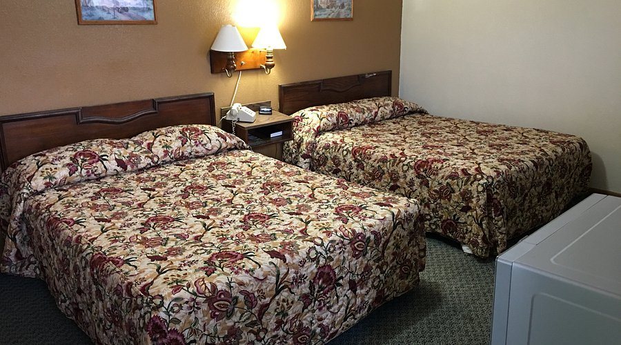 Riverview Cabins Mammoth Spring Arkansas — Guest room