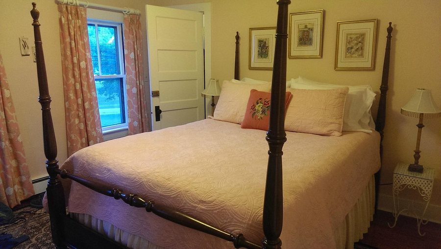 Riverwood Inn — Guest room