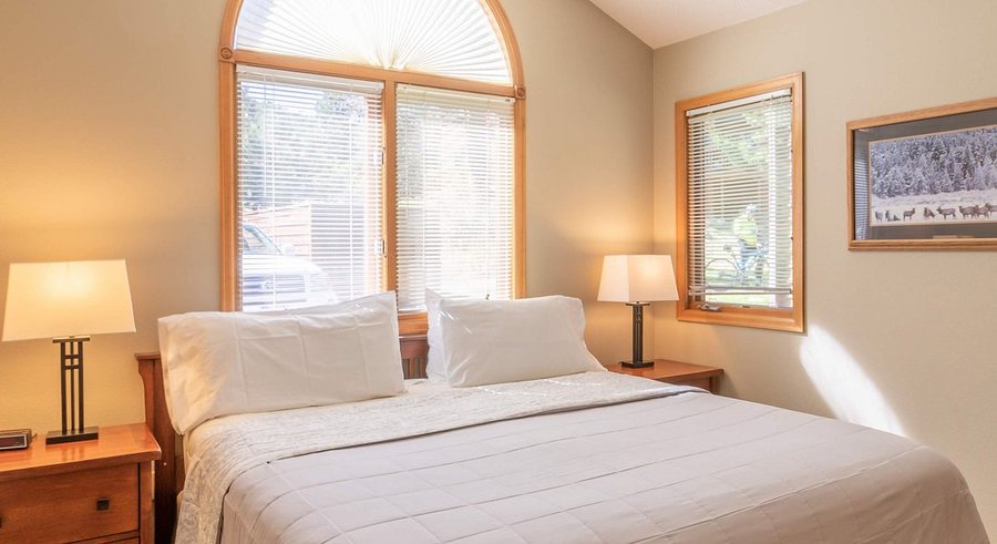 RiverWood on Fall River — Guest room
