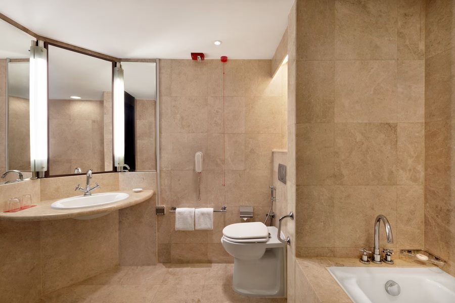 Riviera Hotel Dubai — Bathroom