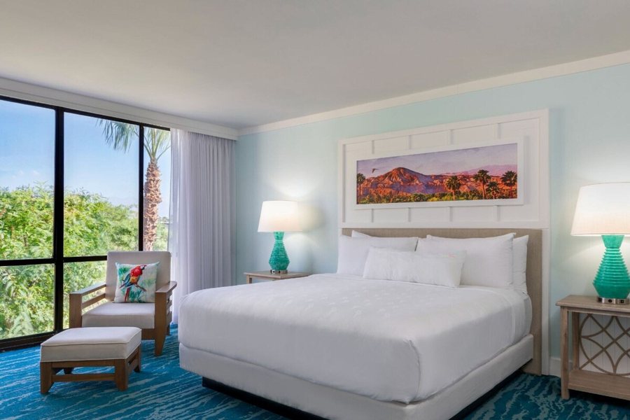 Riviera Resort Palm Springs — Guest room